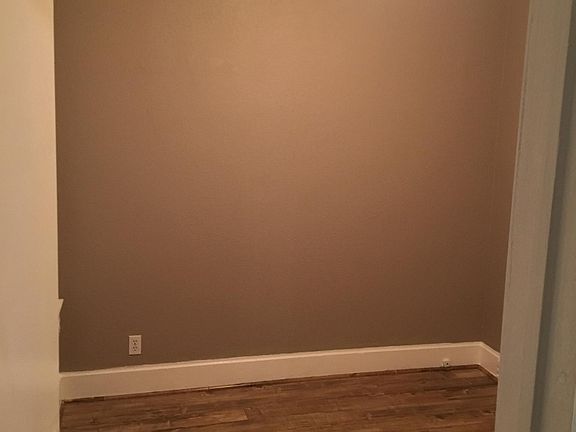 5th image of 418 E Worth St