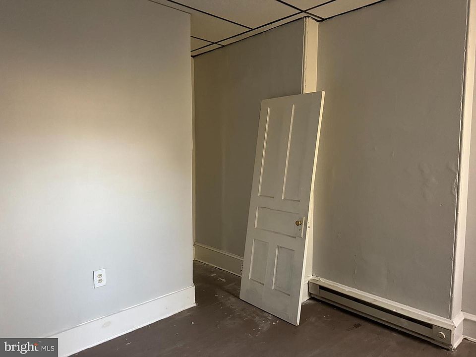 2nd image of 617 W 9th St