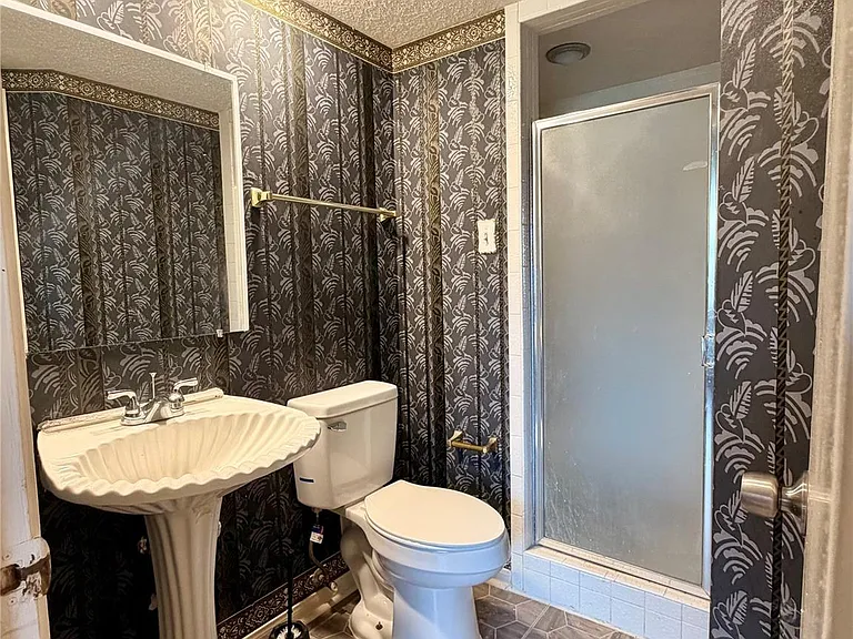7700 Creekbend Dr #1 — Photo 10