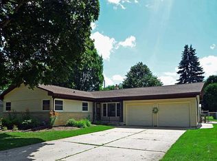 1207 Raleigh St, Green Bay, WI 54304