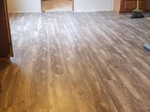 5th image of 160 Knotty Pine Ln