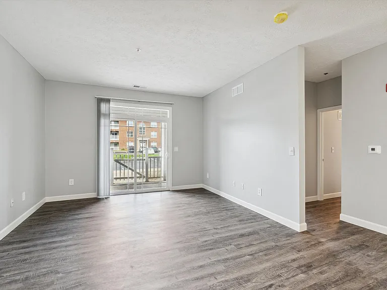 Richmond (Renovated) - 2 Bed / 2 Bath - 1,058 Sq.Ft.