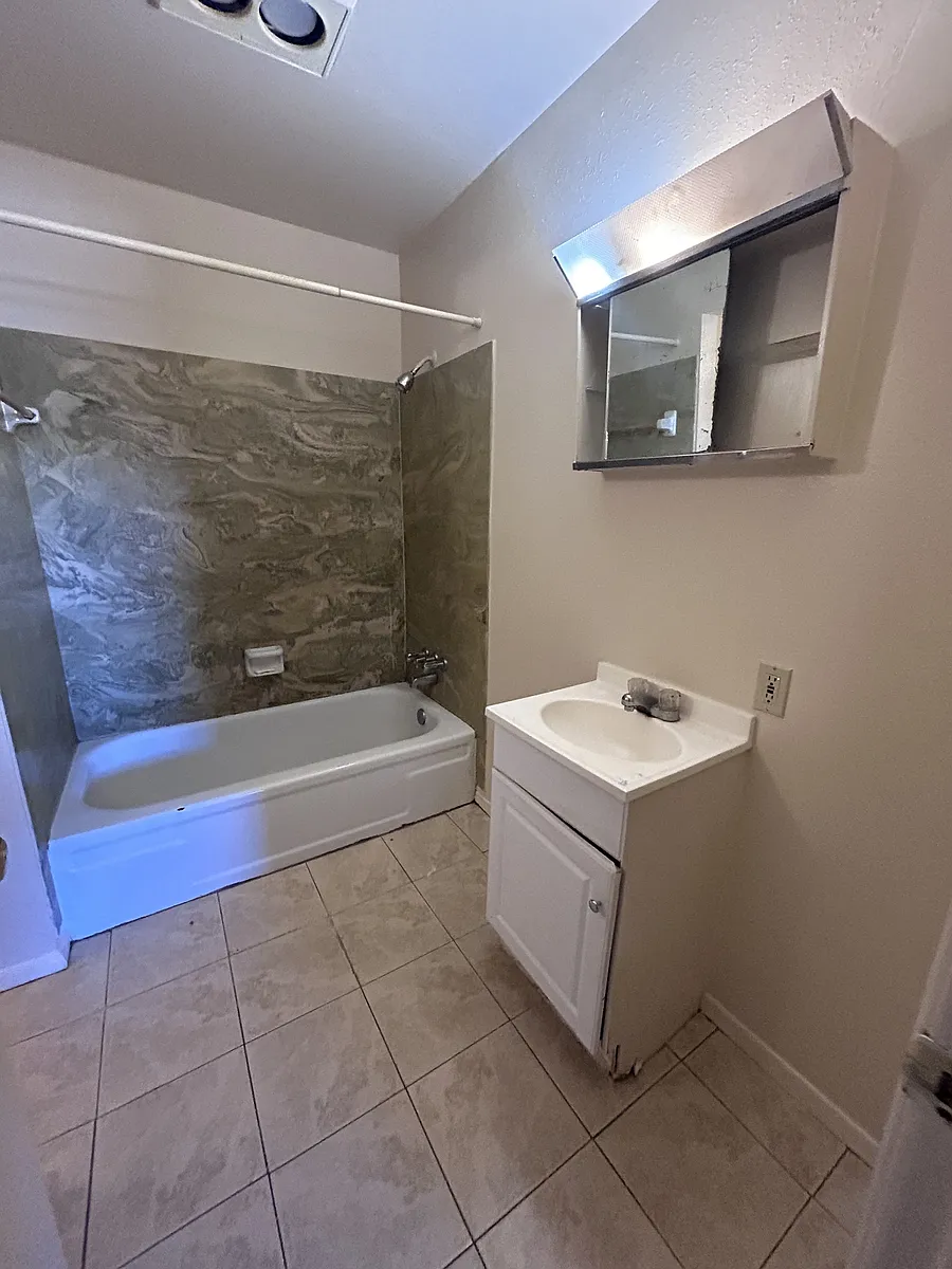 Building Photo - 2800 Cerrillos Rd #2-118