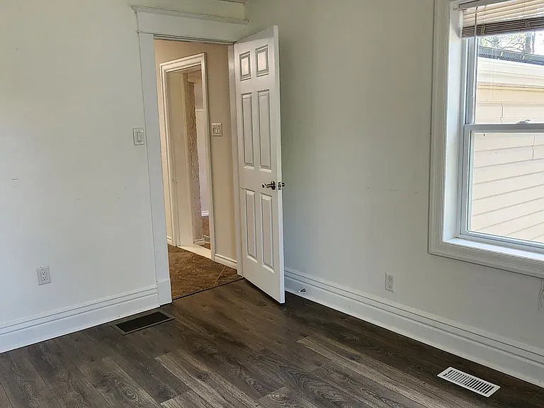 16296 Woodbine Ave #3 — Photo 10