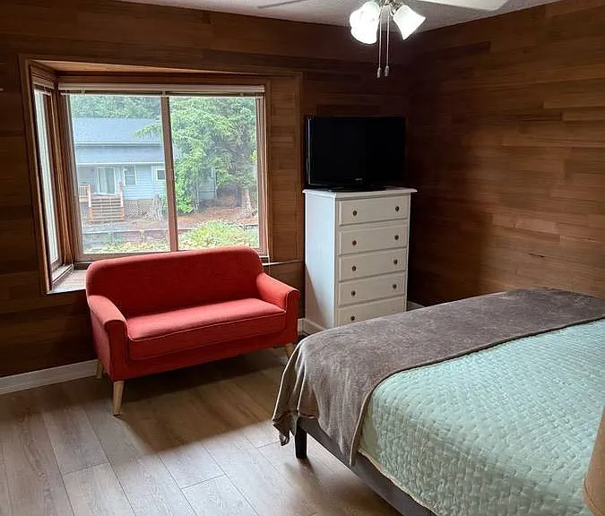 1253 NE East Lagoon Dr — Photo 8