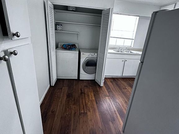 3rd image of 400 Banyon Tree Cir APT 102