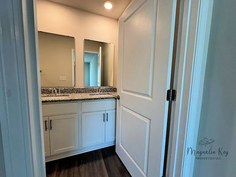 555 Gemstone Blvd — Photo 20