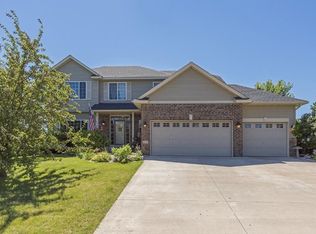 1227 N Windmill Crk, Waconia, MN 55387