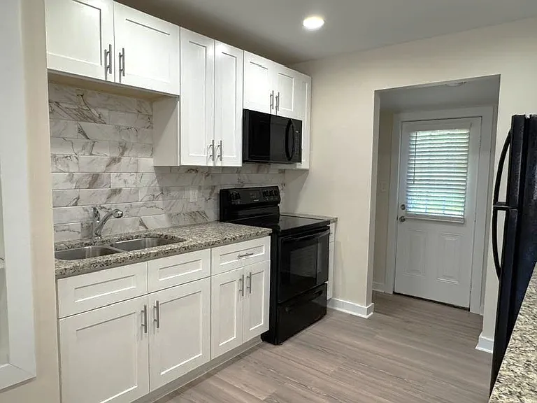 19612 Oak St #7 — Photo 4