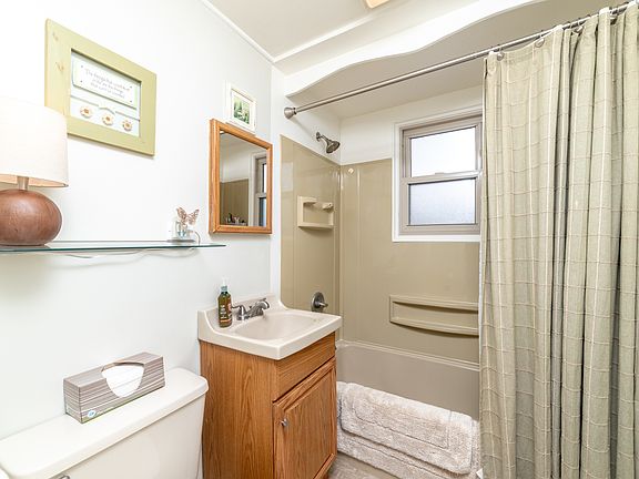 5th image of 2353 Greengold St