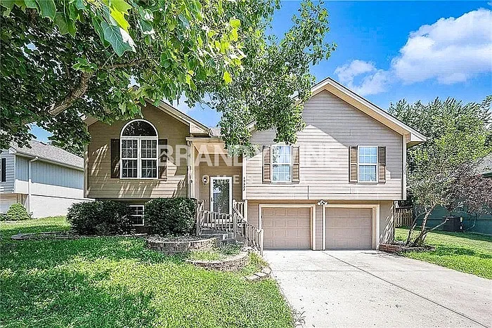 19505 Paradise Cir — Photo 2
