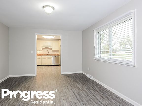 3rd image of 10573 Bradley Dr
