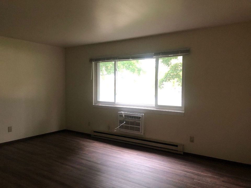 2096 Lilly Street Apartments East Troy, WI Zillow