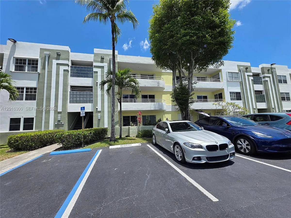 Building Photo - 10765 SW 108th Ave #104