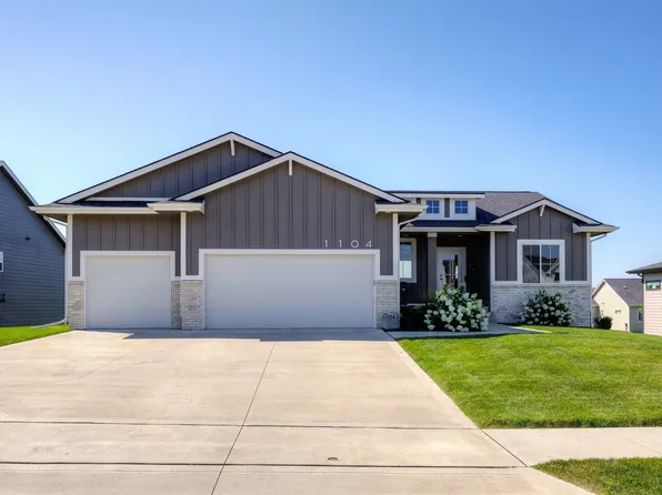 1104 NE 22nd St, Grimes, IA 50111