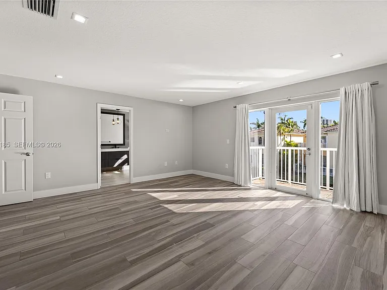 3110 NE 210th Ter — Photo 10