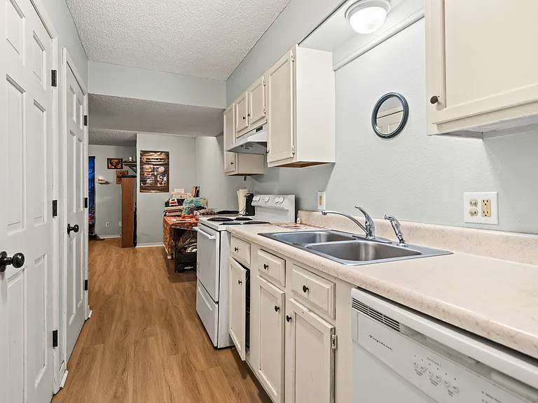 116 Manor Cir #4 — Photo 4