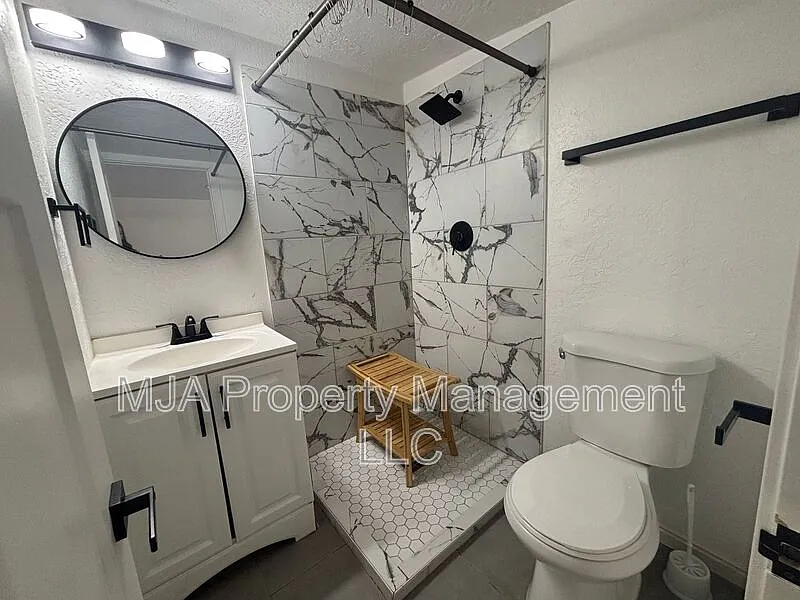 Studio, 1.0 bath, 736 sqft, $895 — Photo 3