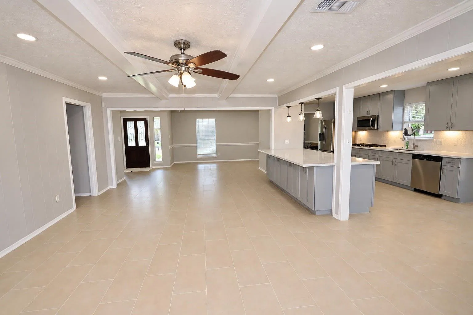 4 bed, 2.0 bath, 2511 sqft, $2,400 — Photo 4