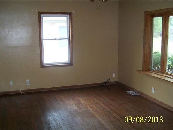 2nd image of 3242 N Lake Park Ave