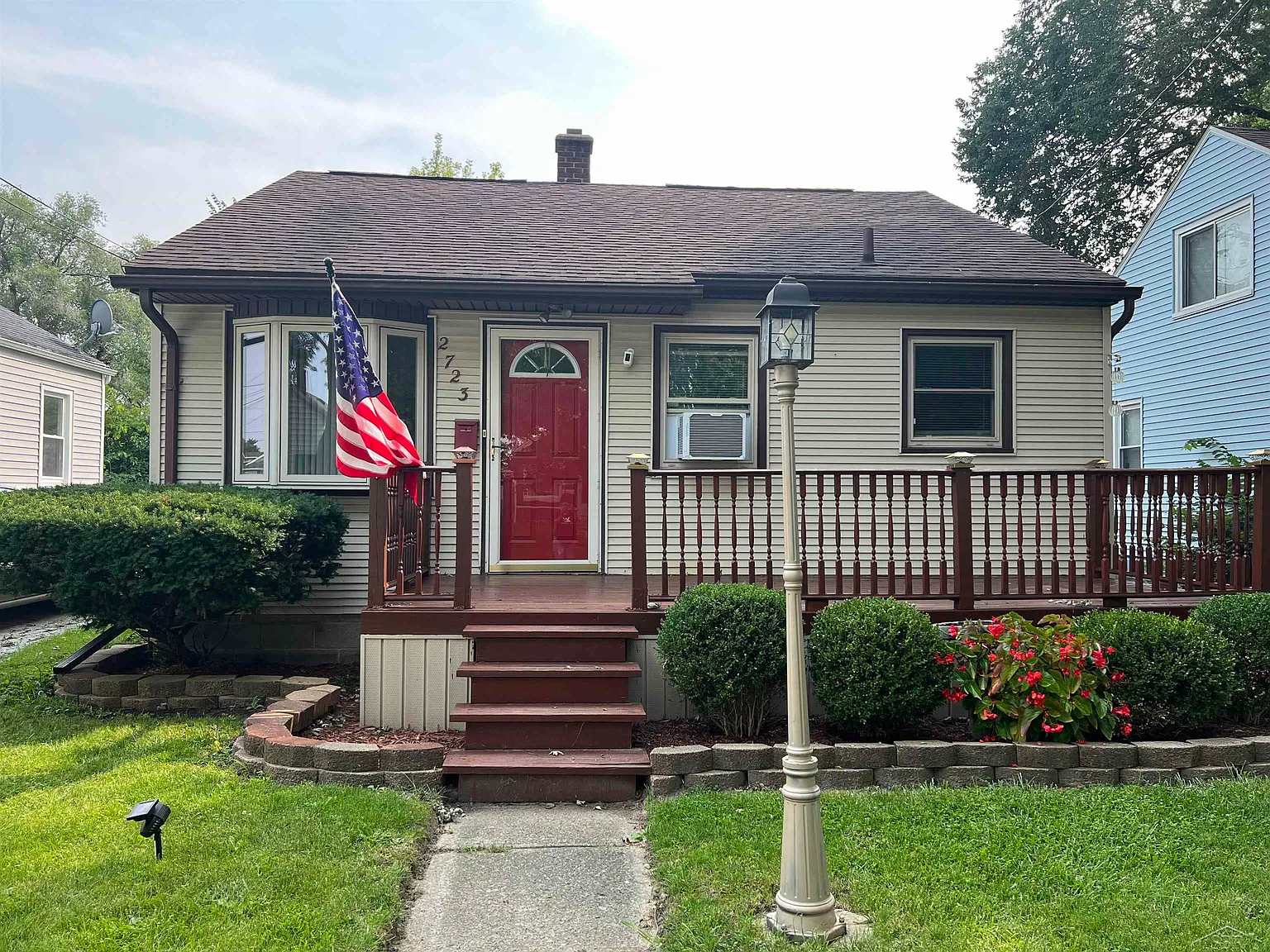 2723 Witters St photo 1