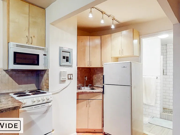 93 Clinton St #6 — Photo 3