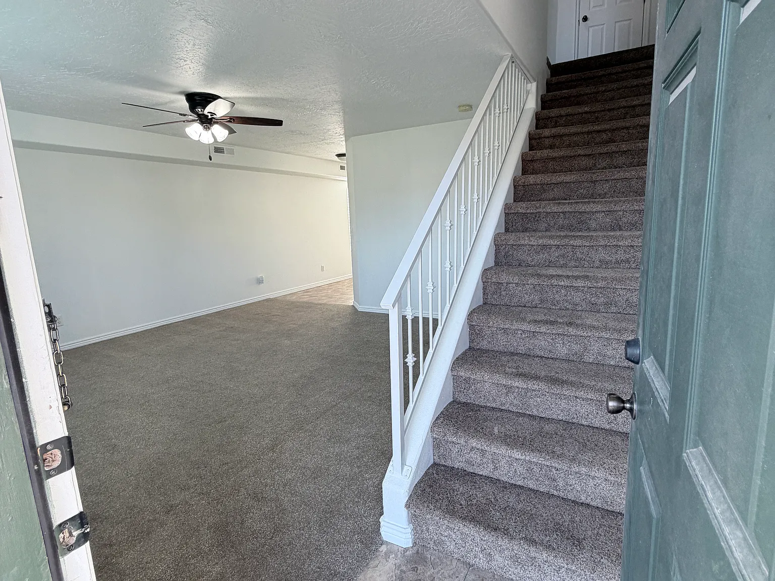 3 bed, 2.5 bath, 1365 sqft, $1,600 — Photo 2