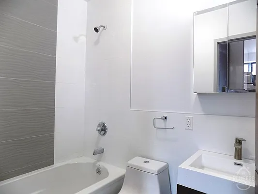 Rented by Blue Egg Realty Corp | media 20