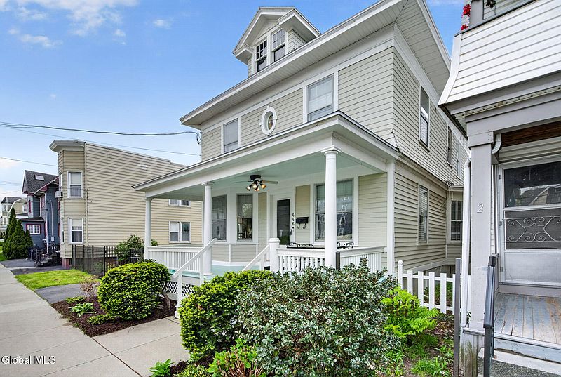 3rd image of 446 Yates Street
