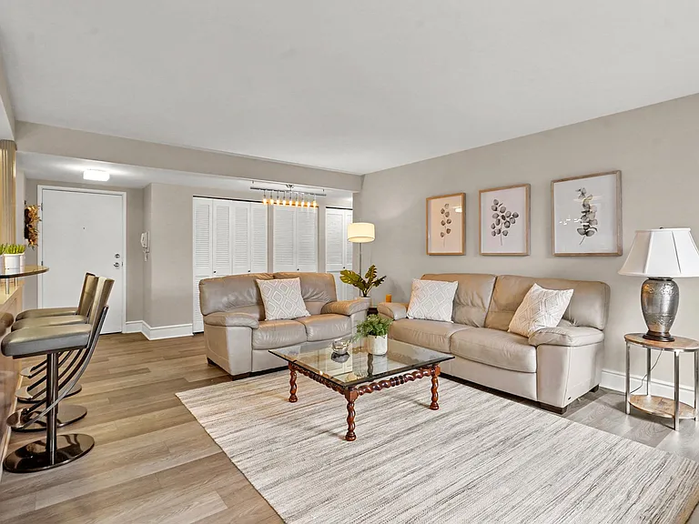 600 W Brown St #109 — Photo 7