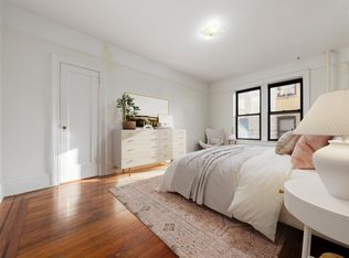 2541 30th Rd APT 3C, Astoria, NY 11102