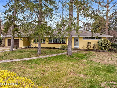 14 Swan Ave Photo 1