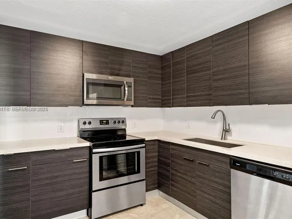 390 Racquet Club Rd APT 202, Fort Lauderdale, FL 33326