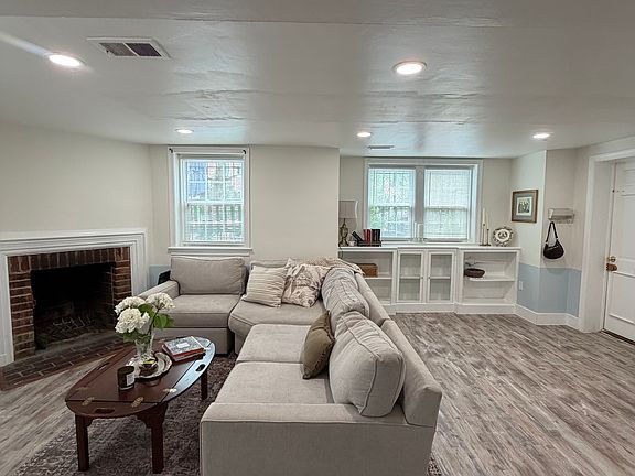 3rd image of 520 2nd St SE APT 1
