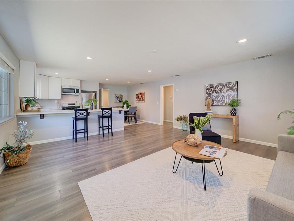 1st image of 2392 Boxwood Street