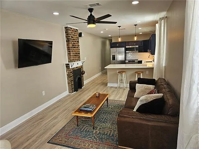 2 bed, 1.0 bath, 1050 sqft, $1,995 — Photo 4