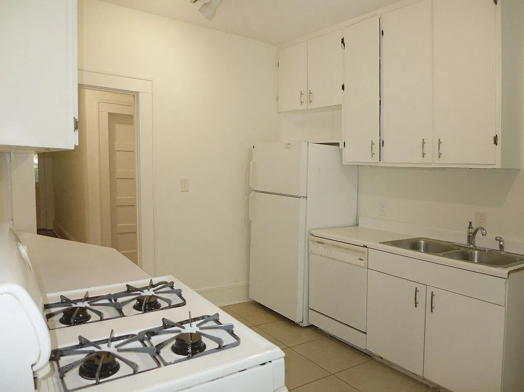 4 bed, 1.5 bath, 1068 sqft, $3,550 — Photo 4