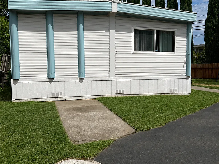 2135 Nord Ave #1 — Photo 1