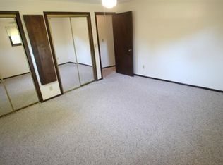 1716 Knoll Crest Dr, Sheboygan, WI 53081