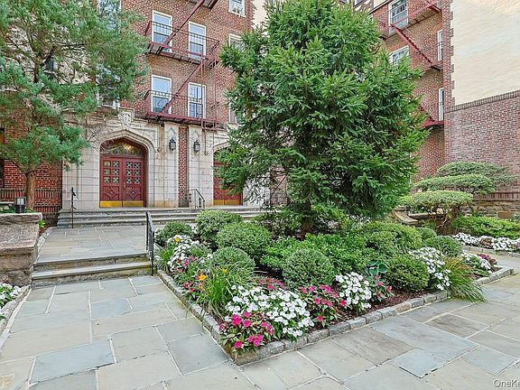 3rd image of 1470 Midland Ave #5L
