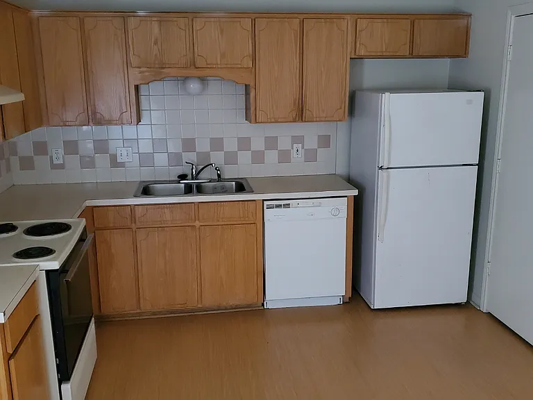 2810 Cantabrian Dr #B — Photo 12