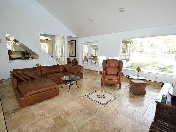 4th image of 1115 Executive Cove Dr