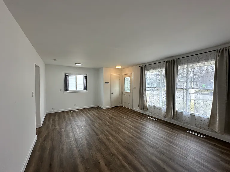 1615 E Greig Ave — Photo 5