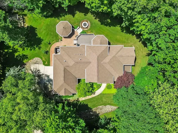 223 Crabapple Ln, Valparaiso, IN 46383