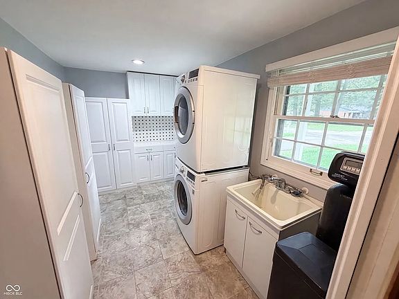 5th image of 1379 Hadley Dr #3