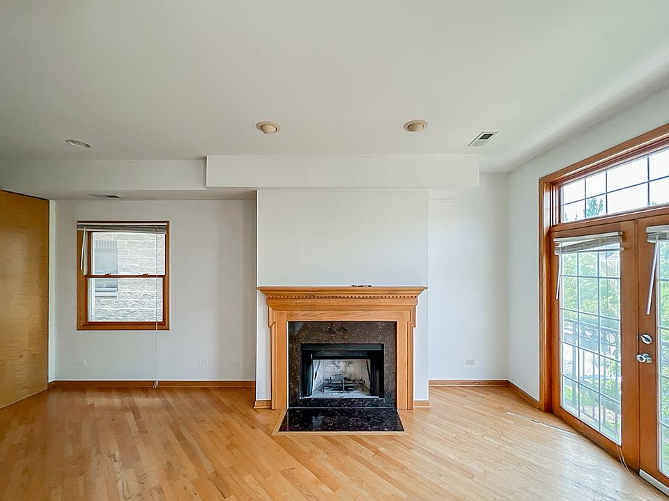 1st image of 1103.5 W Cornelia Ave #2