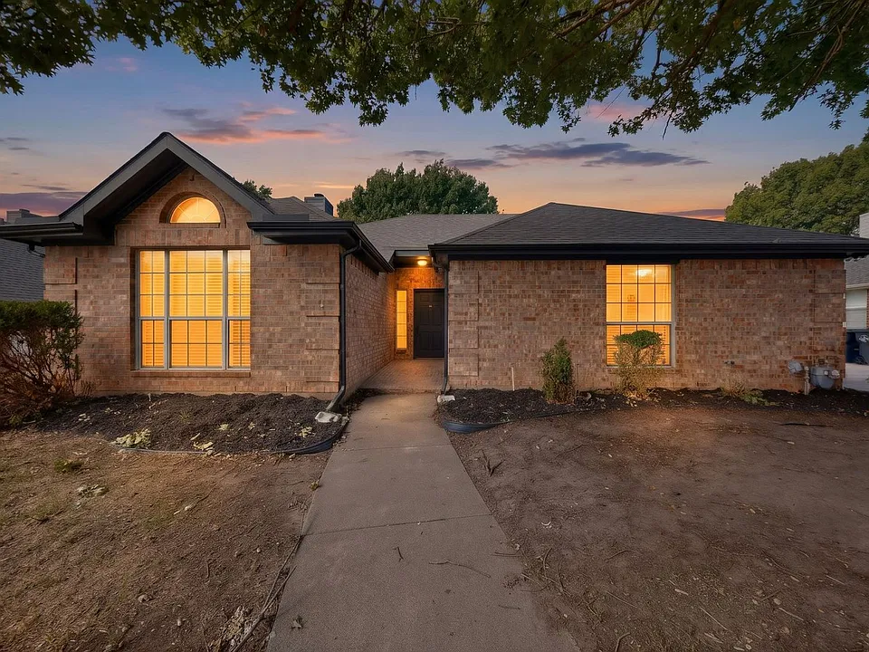 2205 Woodcrest Dr