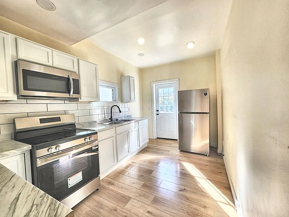 4th image of 1113 Poplar St