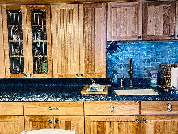 3rd image of 1511 Crocheron Rd