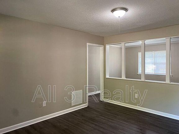 5th image of 6136 Gladstone Dr